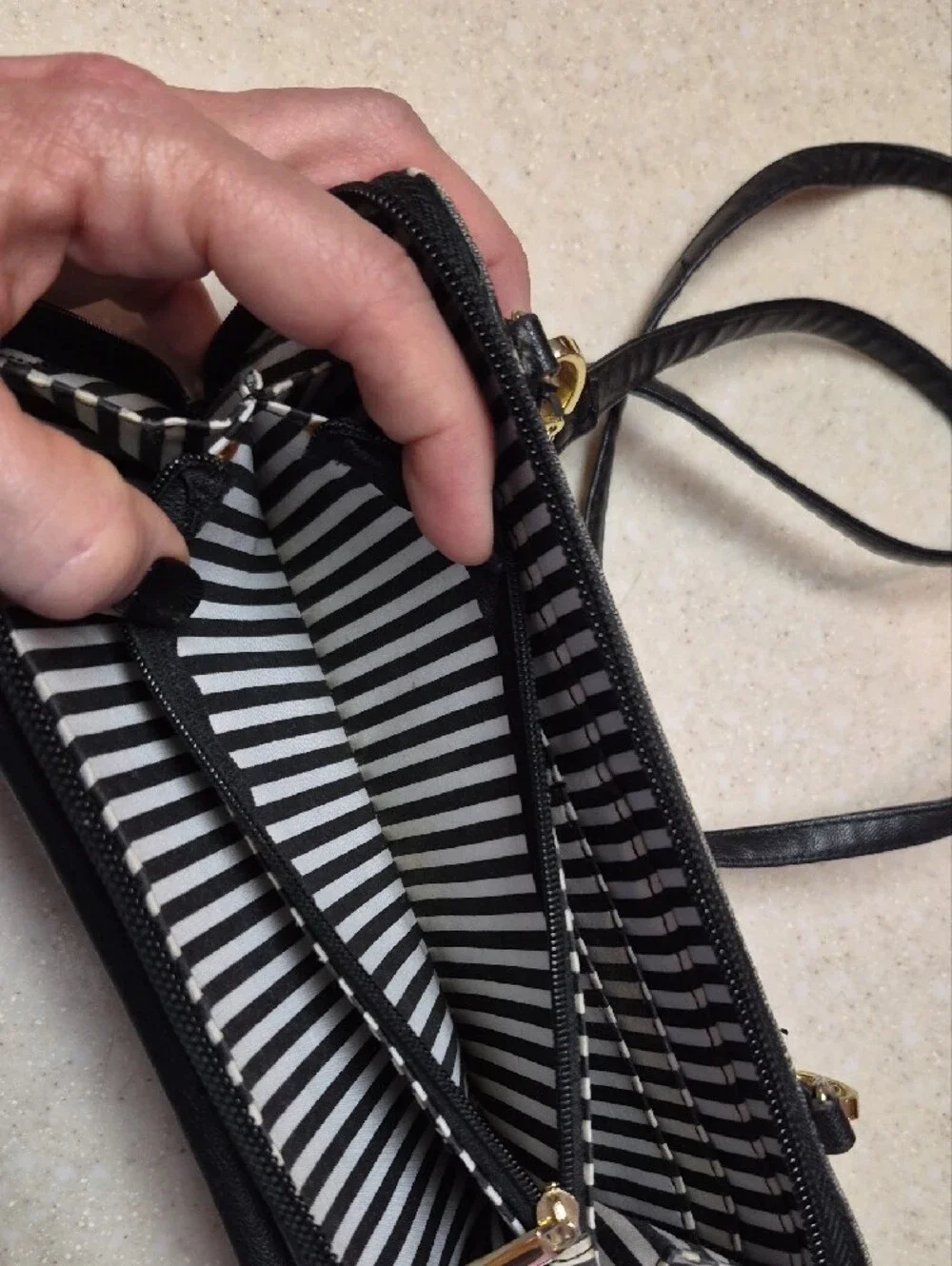Luv Betsey by Betsey Johnson crossbody wallet/wristlet pouch Daisys & Stripes